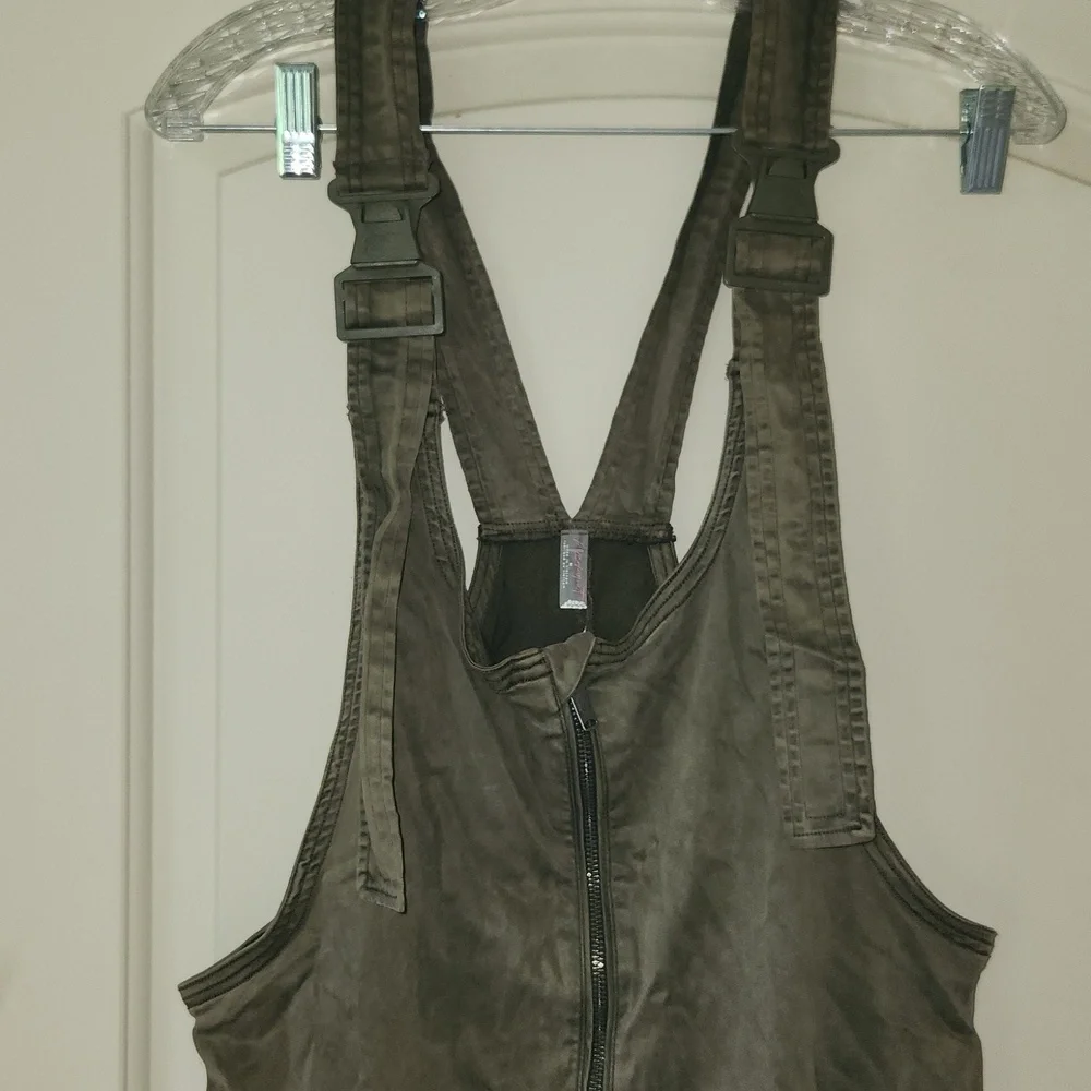 New Free People FP Movemwnt Fast Track Shortsie M Romper Short Jumper Khaki BNWT